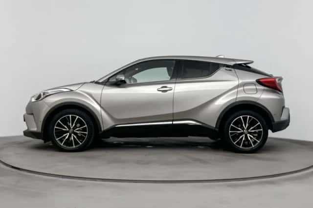 Toyota C-HR (2017) thumbnail 3