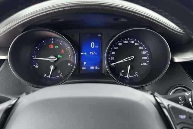 Toyota C-HR (2017) thumbnail 5