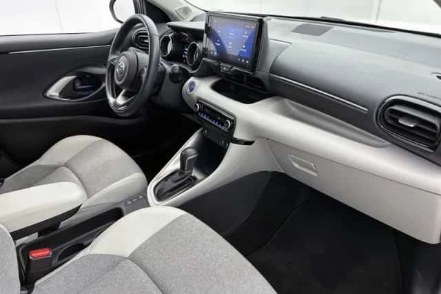 Toyota Yaris (2022) thumbnail 6