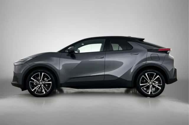 Toyota C-HR (2025) thumbnail 3