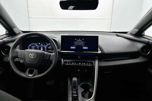 Toyota C-HR (2025) thumbnail 4