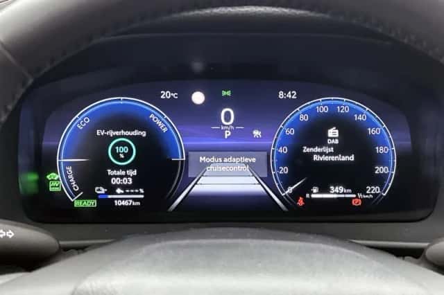 Toyota C-HR (2025) thumbnail 5