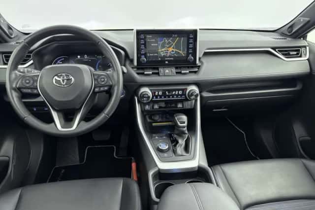 Toyota RAV4 (2020) thumbnail 3