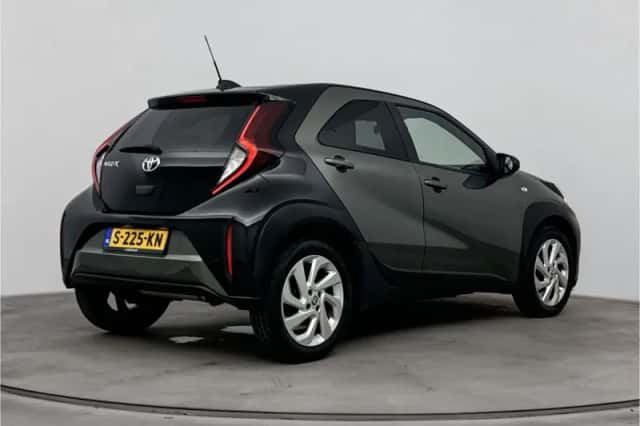 Toyota Aygo (2022) thumbnail 2