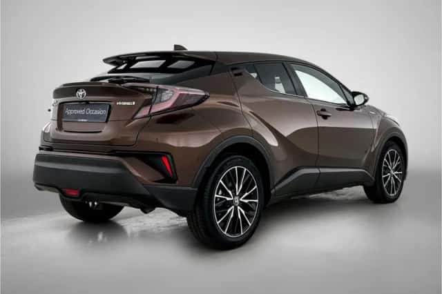 Toyota C-HR (2017) thumbnail 2