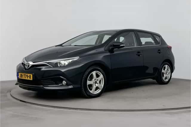 Toyota Auris (2016) thumbnail 1