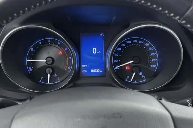 Toyota Auris (2016) thumbnail 5