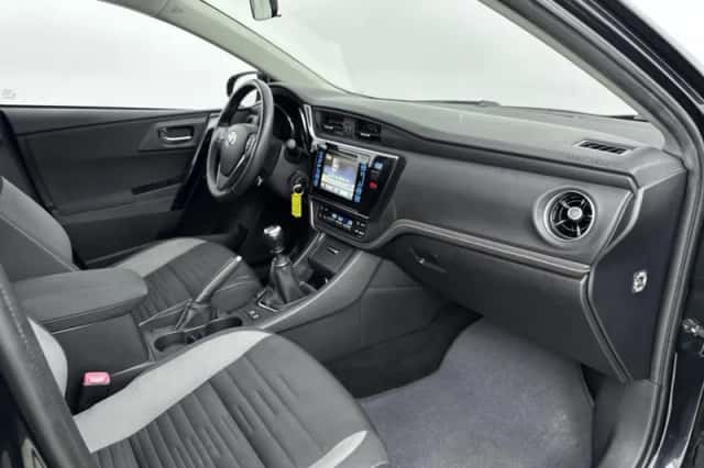 Toyota Auris (2016) thumbnail 6