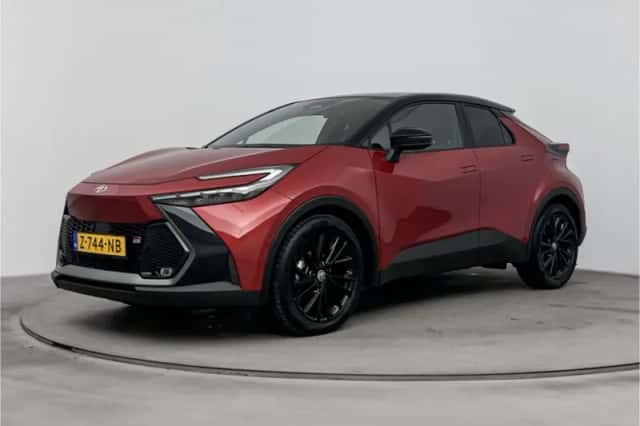 Toyota C-HR (2024) thumbnail 1