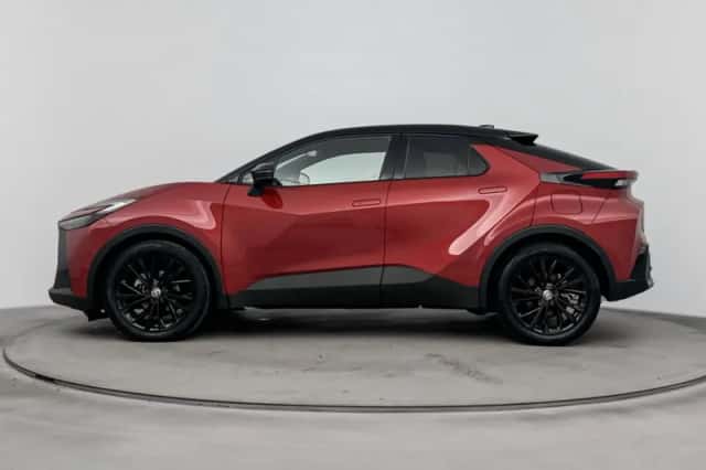 Toyota C-HR (2024) thumbnail 3