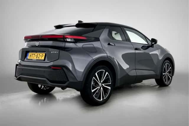 Toyota C-HR (2025) thumbnail 2