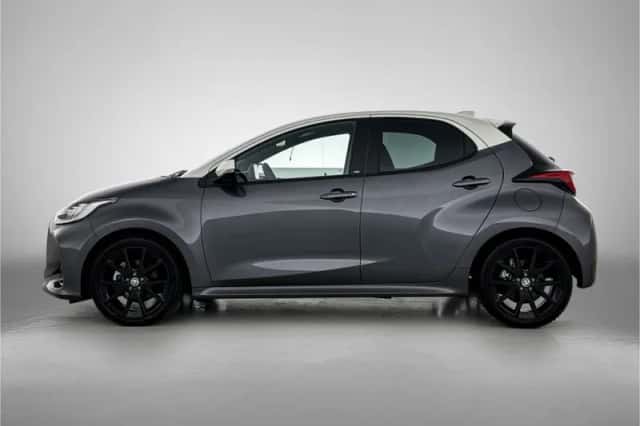 Toyota Yaris (2022) thumbnail 3