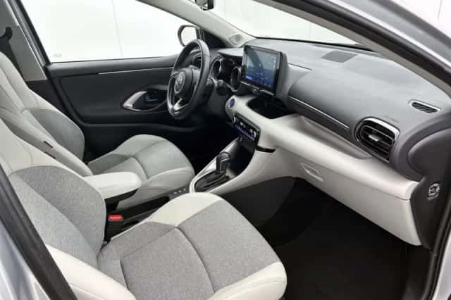 Toyota Yaris (2023) thumbnail 6