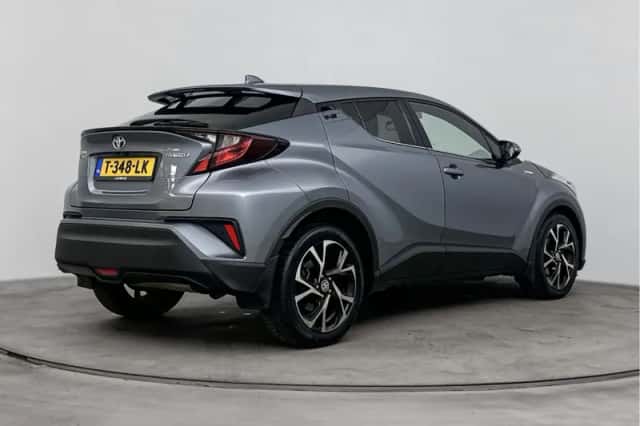 Toyota C-HR (2021) thumbnail 2