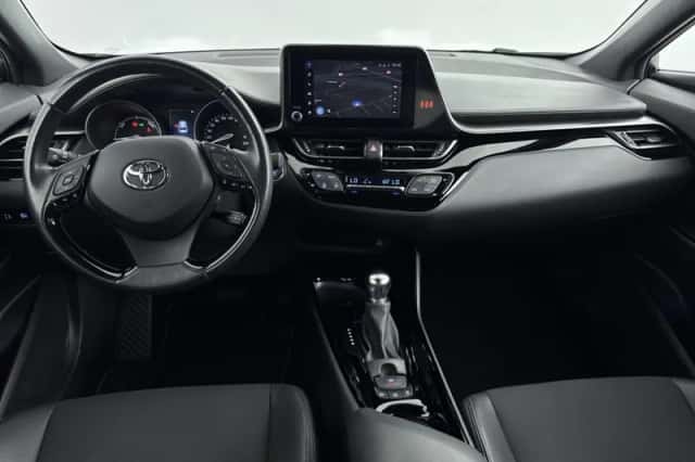 Toyota C-HR (2022) thumbnail 4