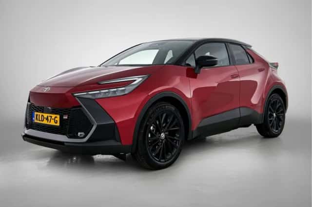 Toyota C-HR (2025) thumbnail 1