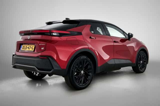 Toyota C-HR (2025) thumbnail 2