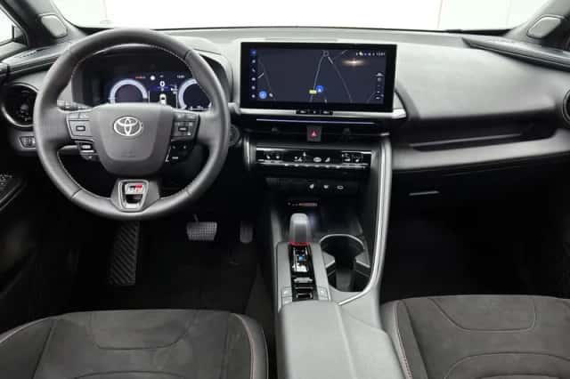 Toyota C-HR (2025) thumbnail 4