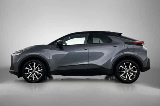 Toyota C-HR (2025) thumbnail 3