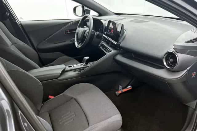 Toyota C-HR (2025) thumbnail 6