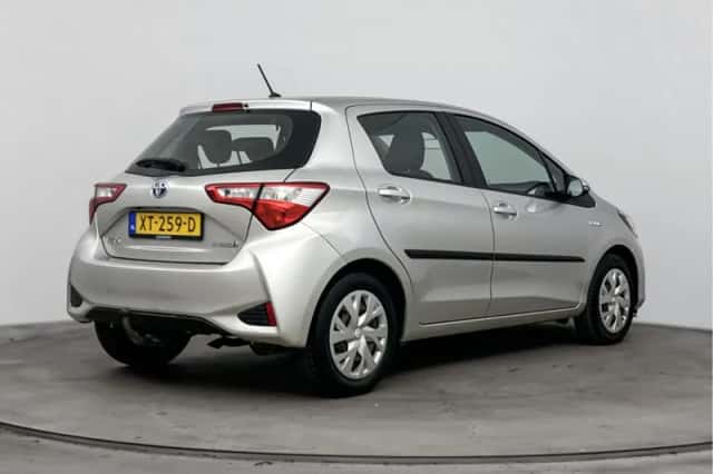 Toyota Yaris (2018) thumbnail 2