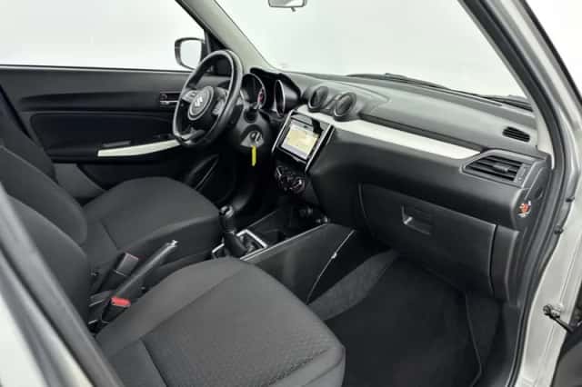 Suzuki Swift (2019) thumbnail 6