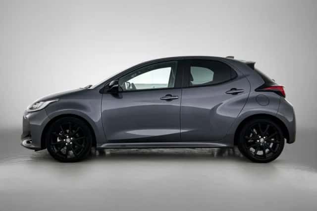 Toyota Yaris (2023) thumbnail 3