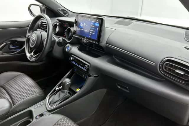 Toyota Yaris (2023) thumbnail 6