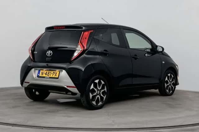 Toyota Aygo (2021) thumbnail 2