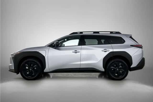 Toyota bZ4X (2026) thumbnail 3