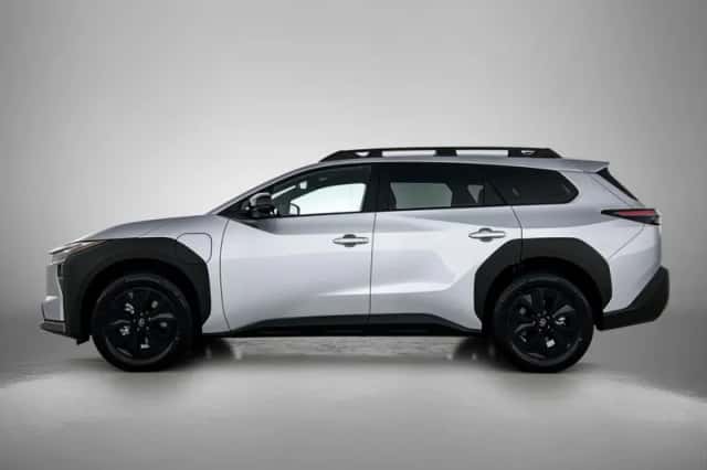 Toyota bZ4X (2026) thumbnail 3