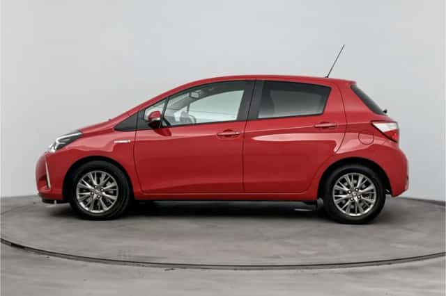 Toyota Yaris (2019) thumbnail 3