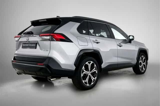 Toyota RAV4 (2022) thumbnail 2