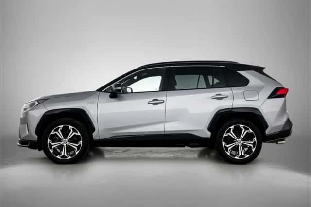 Toyota RAV4 (2022) thumbnail 3