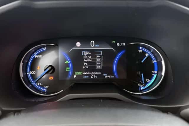 Toyota RAV4 (2022) thumbnail 5