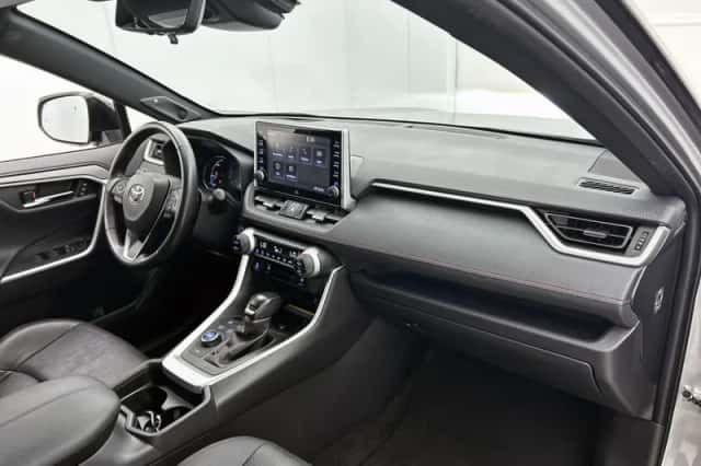 Toyota RAV4 (2022) thumbnail 6