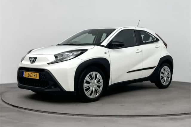 Toyota Aygo (2023) thumbnail 1