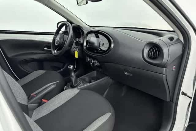 Toyota Aygo (2023) thumbnail 6