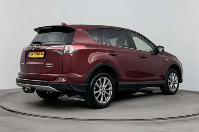 Toyota RAV4 (2018) thumbnail 2