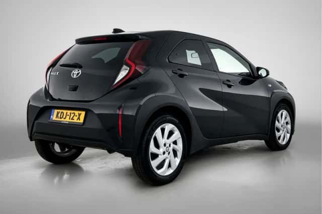 Toyota Aygo (2022) thumbnail 2