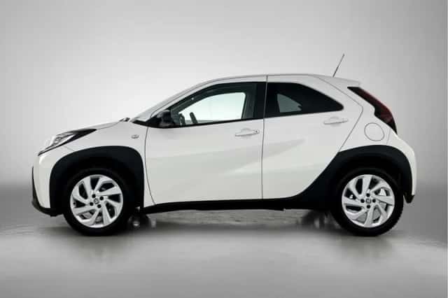 Toyota Aygo (2023) thumbnail 3