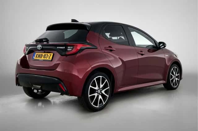 Toyota Yaris (2021) thumbnail 2