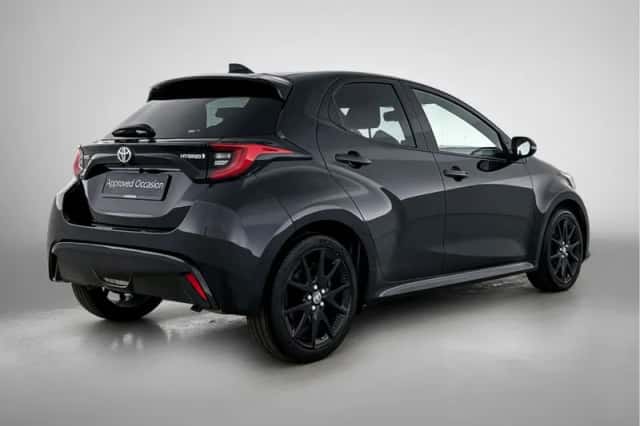 Toyota Yaris (2023) thumbnail 2