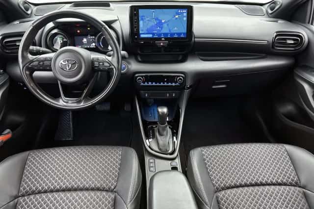 Toyota Yaris (2023) thumbnail 4