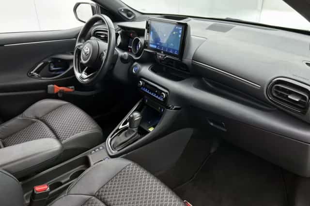 Toyota Yaris (2023) thumbnail 6