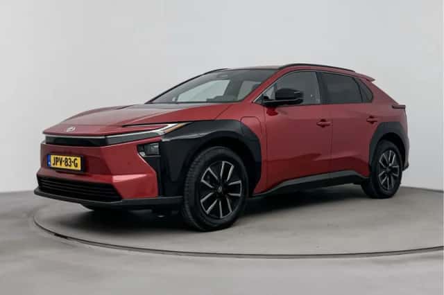 Toyota bZ4X (2026) thumbnail 1