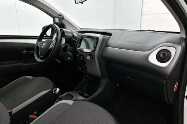 Toyota Aygo (2021) thumbnail 6