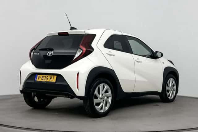 Toyota Aygo (2022) thumbnail 2