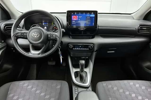 Toyota Yaris (2025) thumbnail 4