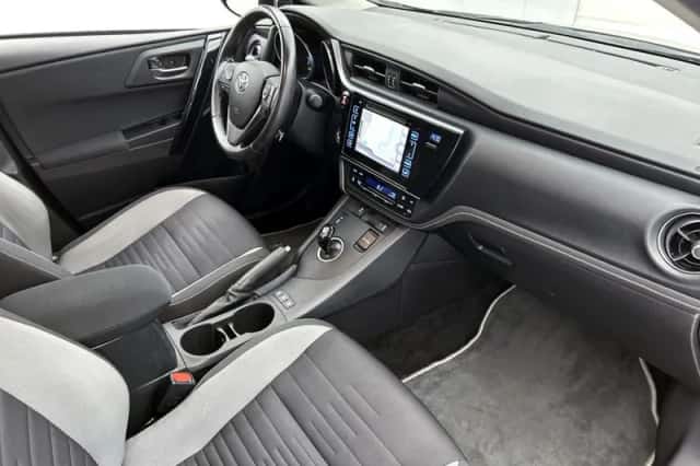 Toyota Auris (2017) thumbnail 6